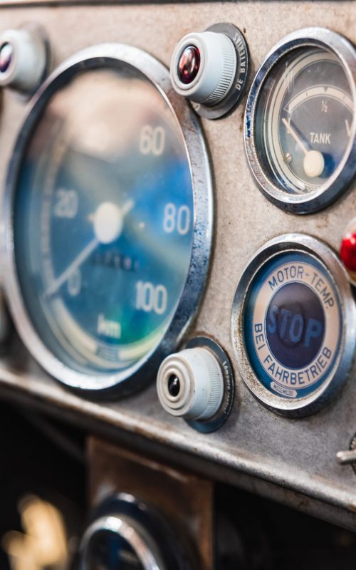 Dashboard and gear lever of an old industrial vehicle in disuse.